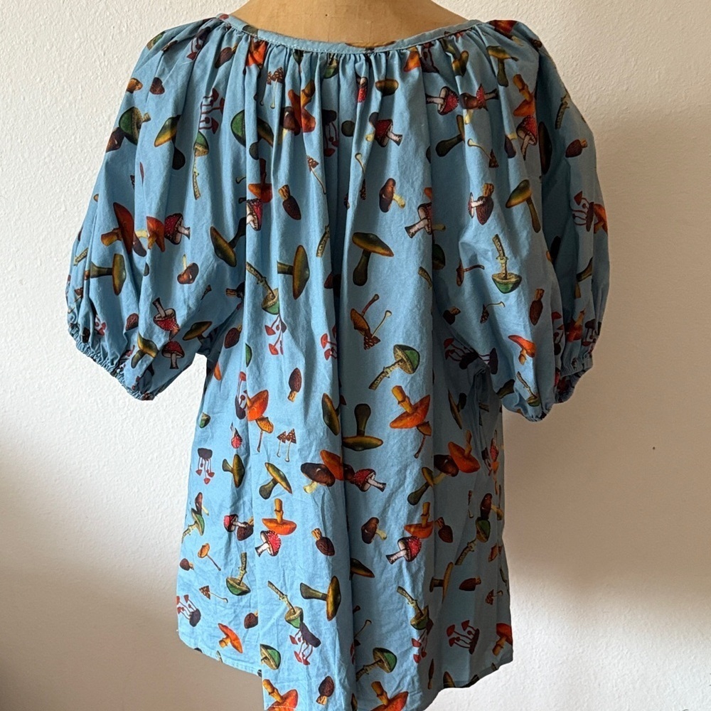 Never A Wallflower sz S Blue Mushroom Print Women's Top great condition - Picture 6 of 9